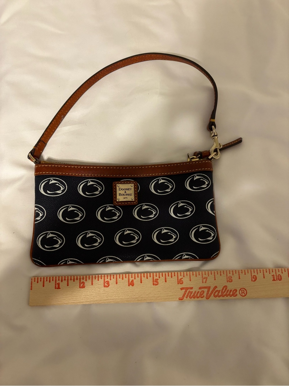 Dooney & Bourke Penn State Nittany Lions Wristlet Navy White Logo Zip Pouch - Picture 3 of 7